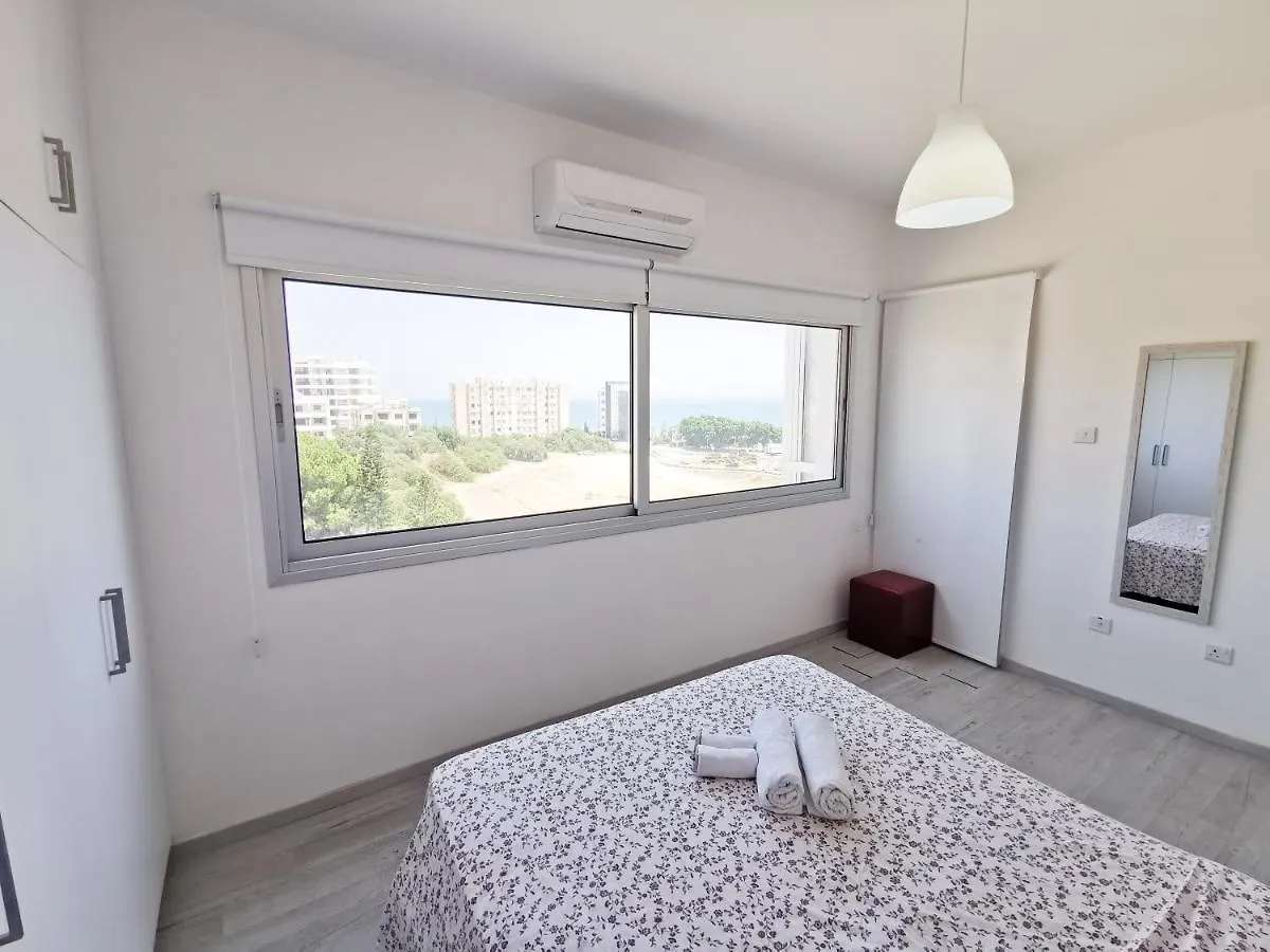 Mackenzie Seaview Paradise Larnaca 0*,